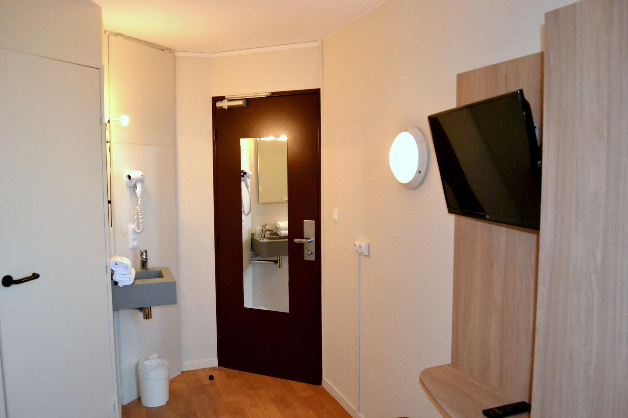 Brit Hotel Essentiel Tours Nord Exterior foto